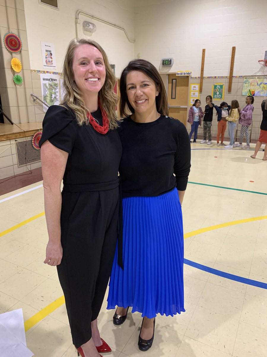 darryl_dr5's tweet photo. Glenmar ES celebrating Hispanic Heritage Month with a school wide assembly with recognitions, speeches, storytelling in English and Spanish, and music.  Thank you, Principal Neary and Music Teacher Yalfani for the invitation. https://t.co/r92RuvwgPU