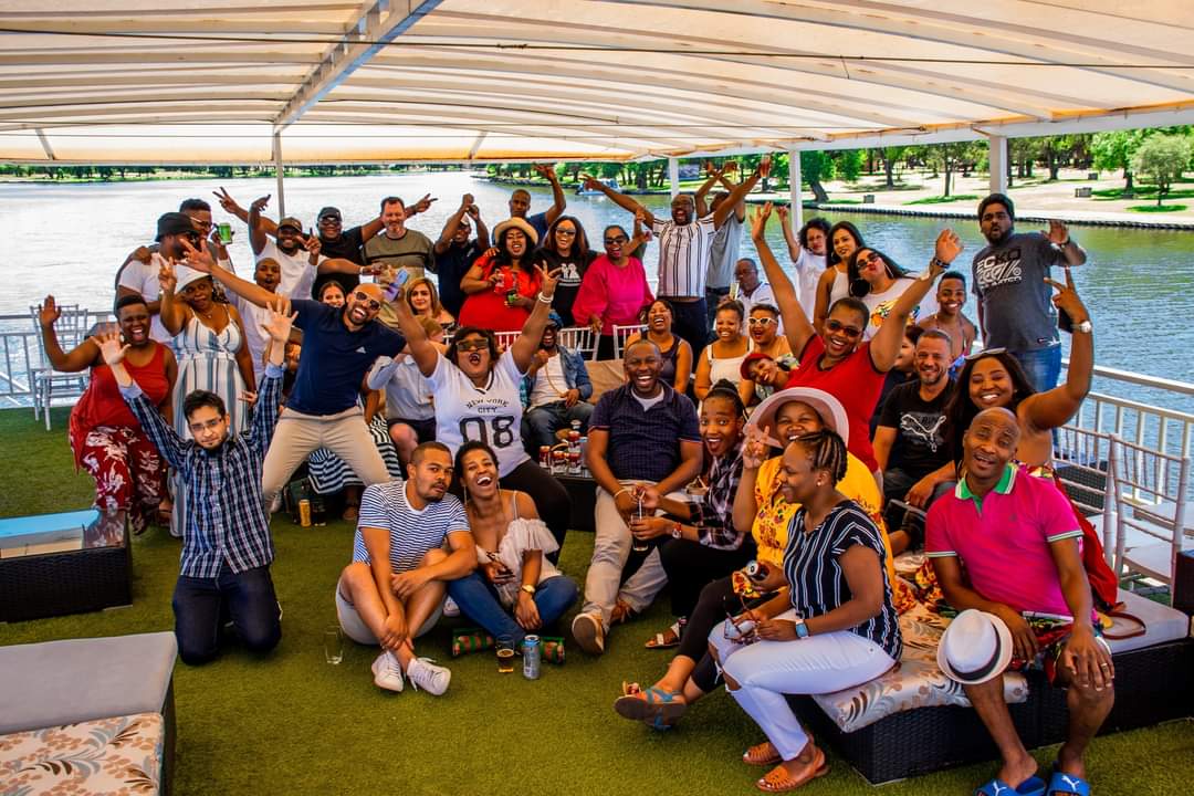 LiquidLiving's tweet photo. Ahoy Captains of Industry ⚓
Celebrate your Year End Function here with us!  
Allow us to do all the hard work, while you and your colleagues take the day off to relax, unwind and soak up the incredible views and summer at the Vaal vibes  

For more info 👉https://t.co/dSWabP0jYf https://t.co/YP7VgSbaMK