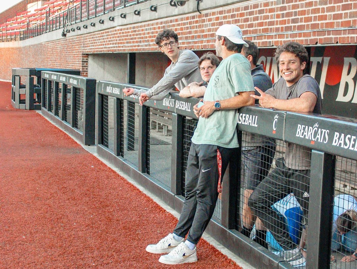 Beta_UC's tweet image. We had an absolute blast at this year’s Angels in the Outfield wiffleball tournament! Thank you to the lovely ladies of @UCPiBetaPhi for putting on such a fun event!