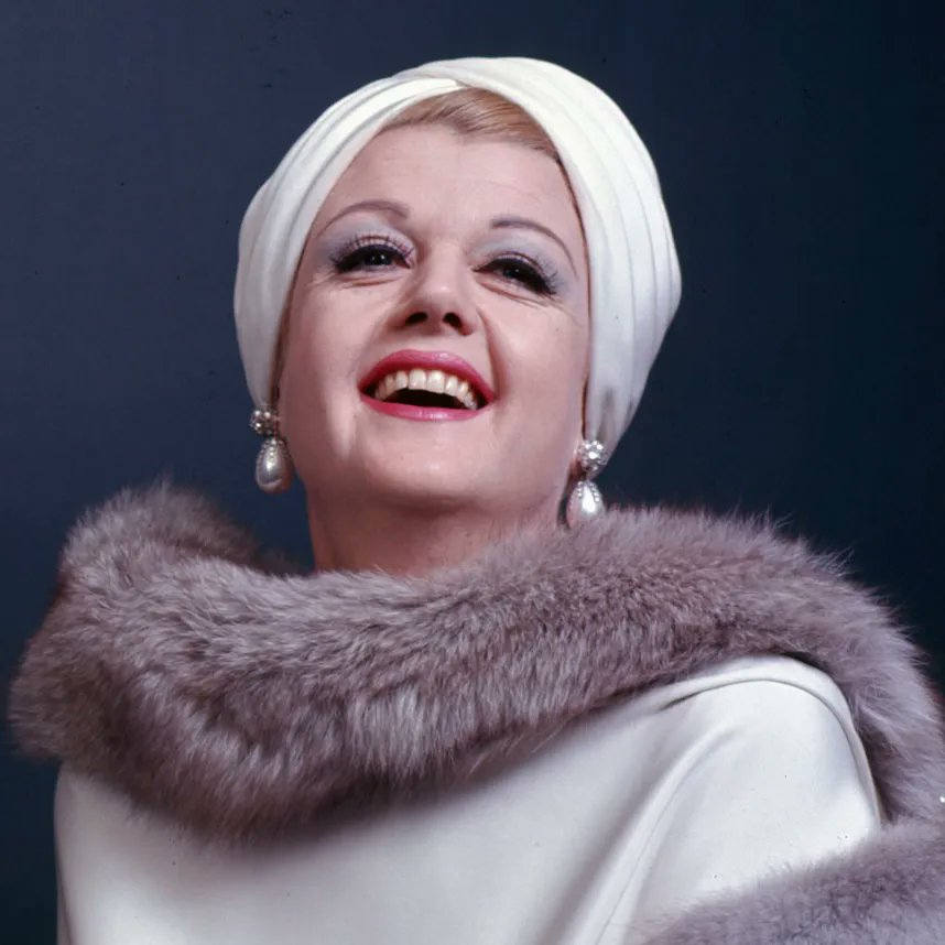 Questo è l'anno delle signore britanniche che credevamo immortali e che invece, a un certo punto, hanno deciso di lasciarci così, senza preavviso.
Che donna straordinaria che sei stata ❤️
#AngelaLansbury