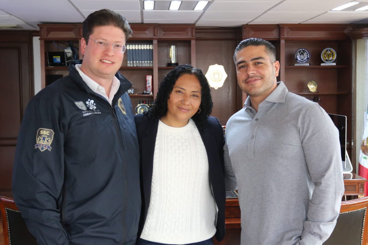 Muchas gracias estimada <a href="/Bety_Olivares/">Beatriz Olivares P.</a> y <a href="/PabloVazC/">Pablo Vázquez Camacho</a> por todo el trabajo que han realizado para acercar a las y los jóvenes de la Ciudad con su policía. En la <a href="/SSC_CDMX/">SSC CDMX</a> seguiremos trabajando con el <a href="/InjuveCDMX/">INJUVE CIUDAD DE MÉXICO</a>