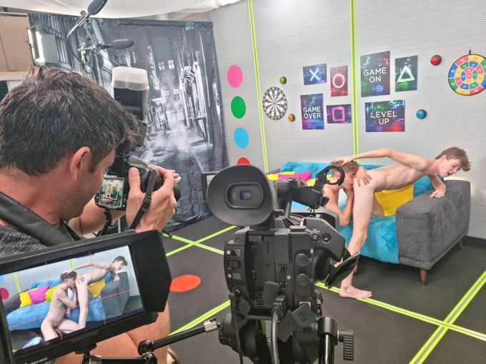 ? A Rimming Behind the Scene with @Noahhhoot our Newbie and the sexy @ValMeunierFT ?? #backstage

Stay