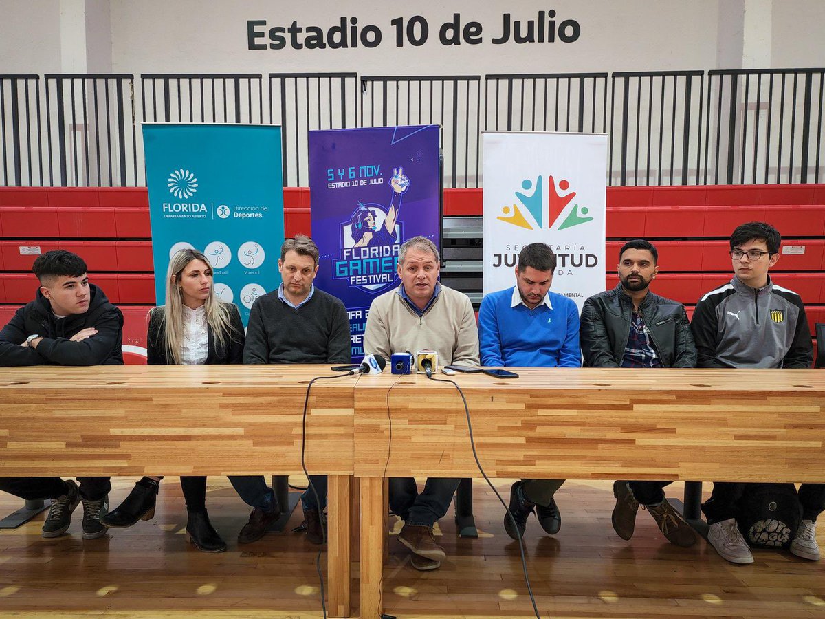 MWFC_eSports's tweet photo. Con esta foto decimos presente nuevamente para el Torneo Presencial de #FloridaGamerFestival el 5 y 6 de Noviembre! 

También presentamos a nuestro nuevo Capitán @Mavi1891_ que estará a cargo del equipo la próxima temporada! 

⚫️⚪️ 

@mwfc_oficial @FUFVeSports 
@FloridaIDF https://t.co/JgBi36HC86