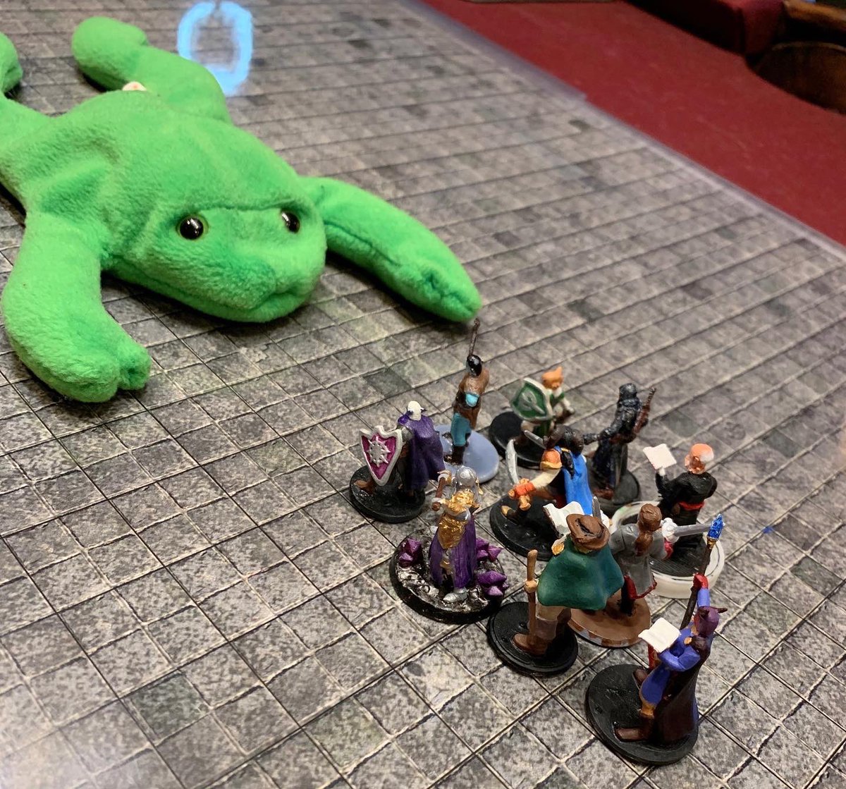 MadMasterDgn's tweet photo. Some pictures from yesterday’s session, featuring a beanie baby frog 🐸 #dnd #dungeonsanddragons #dndminis https://t.co/3uORl8SD0t