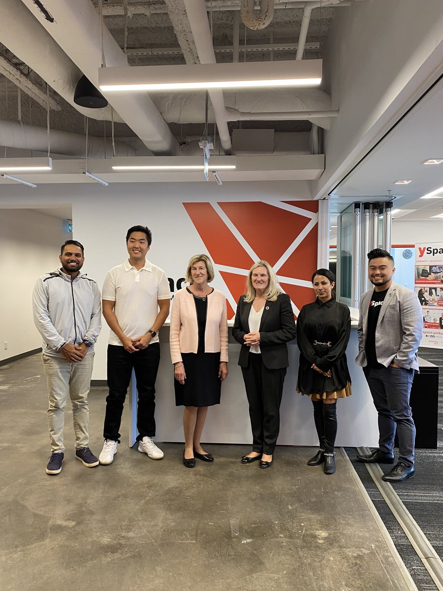 Thank you @HelenaJaczek for taking the time to tour our Markham Campus to learn more about our services! 
Shoutout to @ACTOapp @SUKUvitamins @Colaskitchen for sharing how YSpace helped their #startup journey and pitching their products! #YRFood #YRTech #YorkUniversity