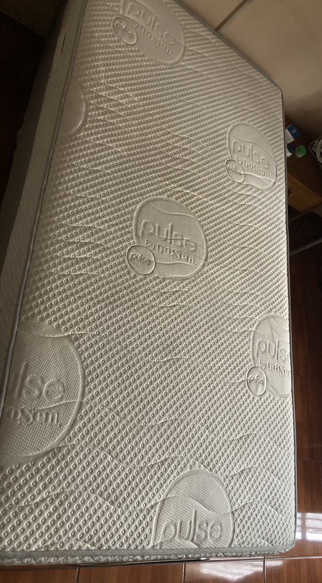 essolorenovarse's tweet photo. Vendo por apuro cama eléctrica Rosen , funcionado al 100% https://t.co/eWRJuWkMya