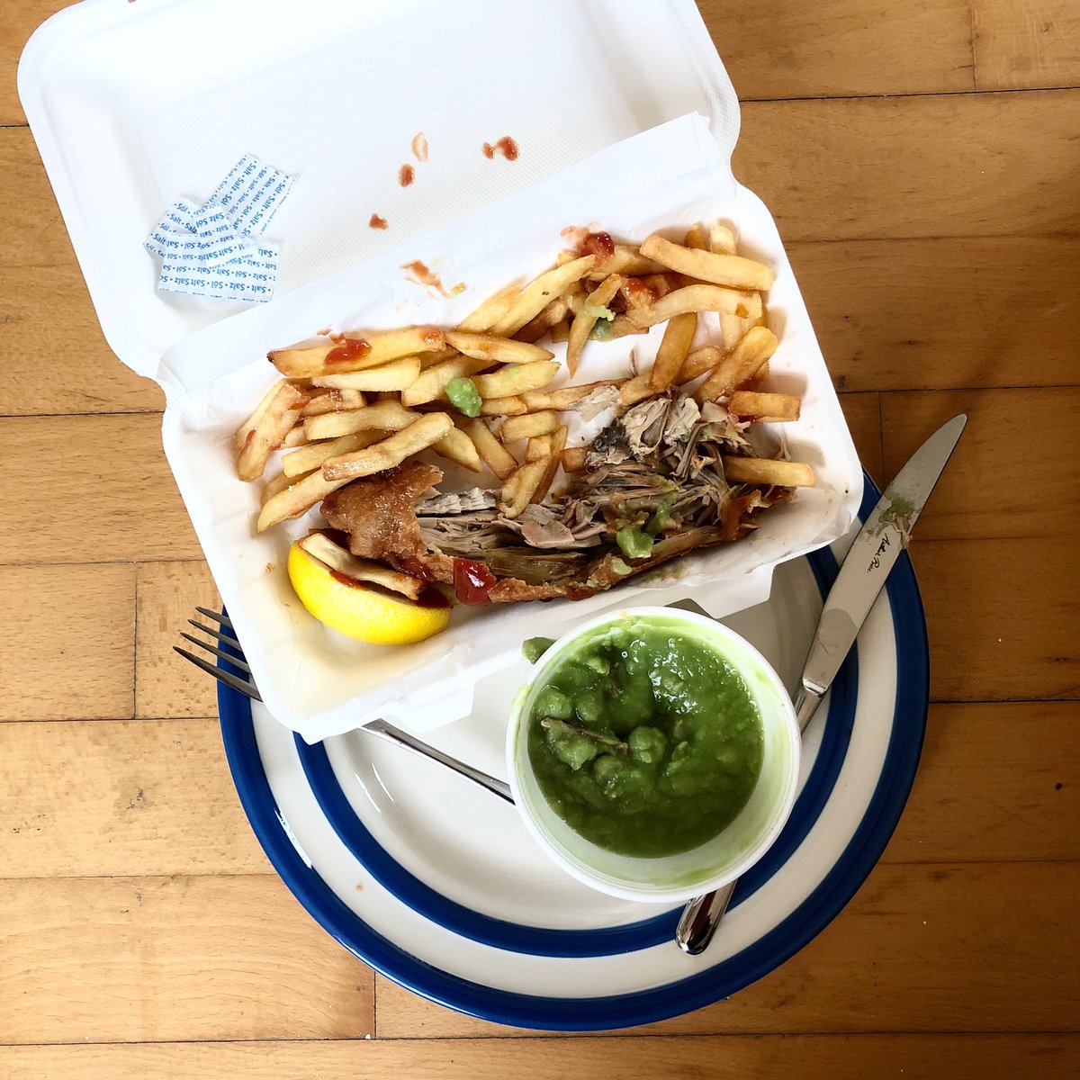 #veganhour <a href="/veganhour/">#VeganHour</a> such an amazing treat family organising for #plantbased #fishandchips being delivered to your door. I’ve been wanting to try <a href="/Suttonvegan/">Sutton & Sons Vegan</a> #bananablossom for ages (and good to know fairly local to me now! 😉 love the packaging too