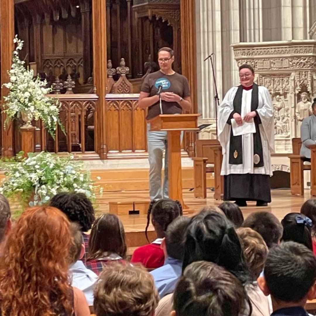 FriendshipPlace's tweet photo. Last week, Chris Cannedy (our Community Engagement Manager) attended and spoke at @WNCathedral!
It was #MAESA #Episcopal Schools Day Service & Celebration. Chris spoke to 11 Episcopal schools throughout the mid-Atlantic region how they can assist Friendship Place with donations! https://t.co/ik46NWnvJj