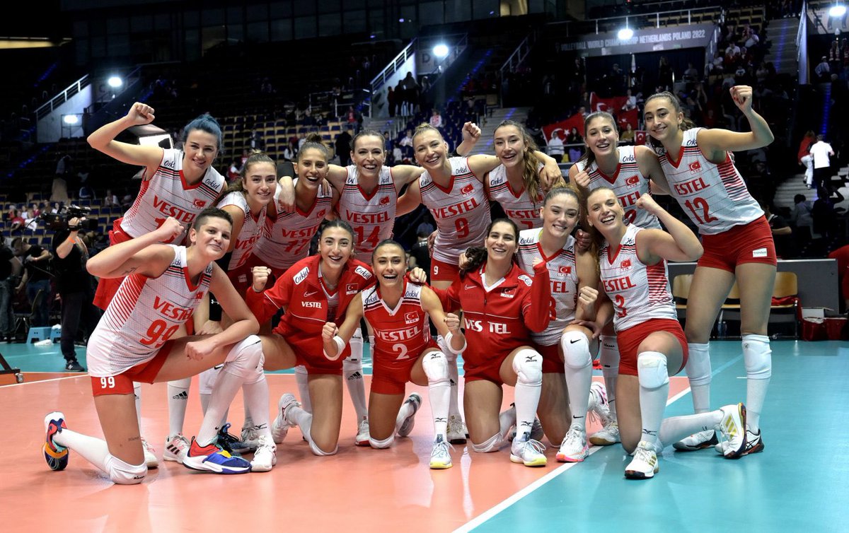 Bizi mücadeleleriyle gururlandıran #FileninSultanları'na FIVB 2022 Dünya Kadınlar Voleybol Şampiyonası'ndaki emekleri için teşekkür ediyoruz.