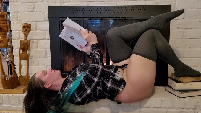 I like reading fantasy novels, bdsm books, and technical manuals. What about you? https://t.co/oPaln