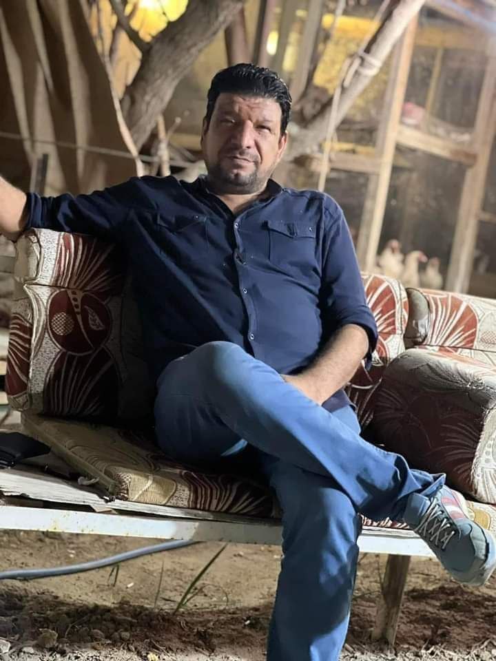 sjadsdam5's tweet photo. القاء القبض على الناشط المدني نقيب اللعيبي  في مركز المعقل في البصرة …وذلك بأتهامه بحرق مقر اذاعة صوت العراق الحر في وسط البصرة… وتبقى الاتهامات والارتكابات في استهداف الناشطين المدنيين في البصرة.
#كلا_للمداهمات_المرعبة
#الحرية_لنقيب_اللعيبي https://t.co/gFsBwCrNnT