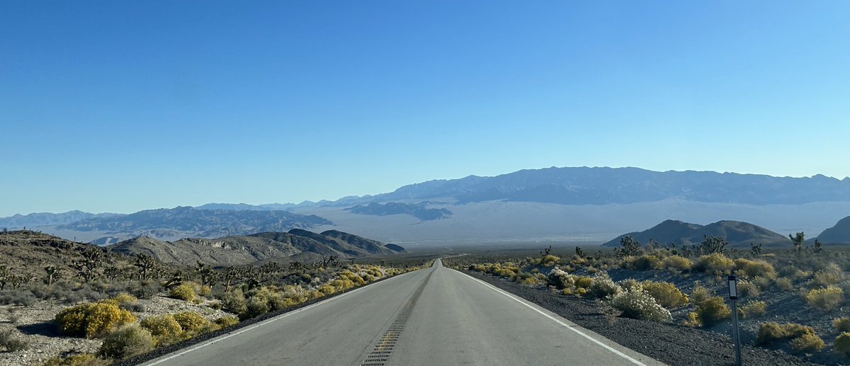 hansvanharken's tweet photo. OMG i got 6.5k followers?
Wow! I didn’t notice while I was driving #SomewhereInNevada https://t.co/dgH0KKlb0P