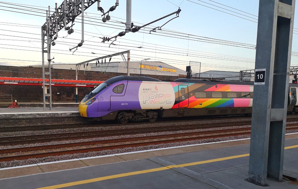 JonathanJEley's tweet photo. Lovely to see pride isn't just celebrated for one month of the year ☺️ @AvantiWestCoast #crewestation https://t.co/7XDp5aBTZX