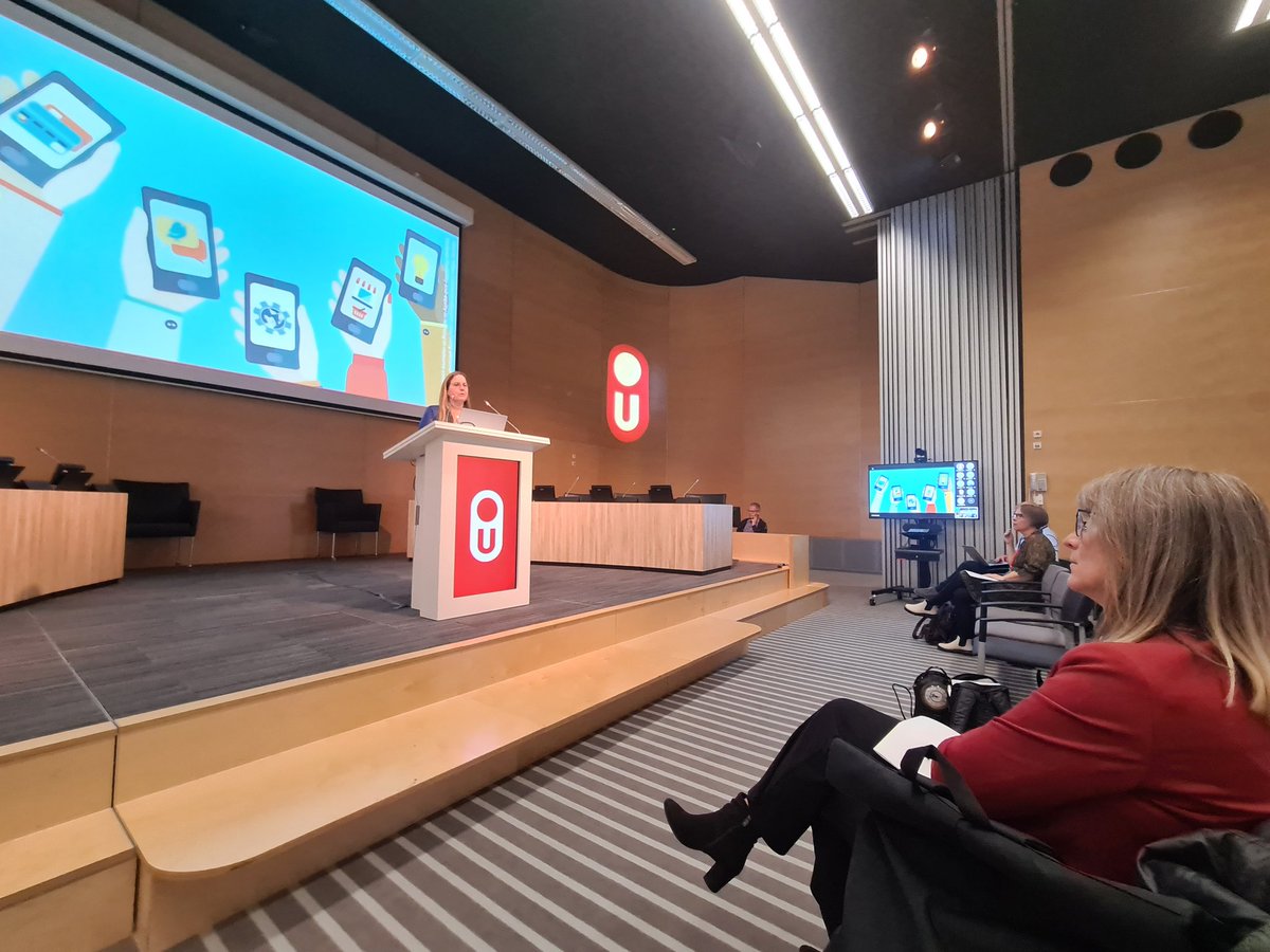 daviniahl's tweet photo. This was @EllenRusman at the welcome of #mLearn22 What a well organized hybrid conference! She stressed the role of personal mobile devices in the design of rich learning scenarios https://t.co/MFHYay61Y3