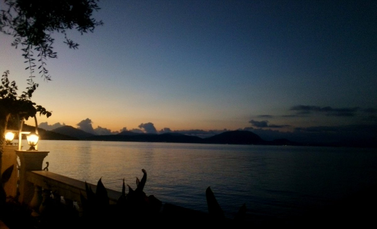 ancientphone82's tweet photo. Living like God in Greece after a very rainy start of the day 🌅🇬🇷😍 #Boukari #BoukariBay #TavernaKalami #hospitality #greatservicec #paradisiac #sunset #holiday #treatyourself #placeoflonging https://t.co/WTNrIEpG6q