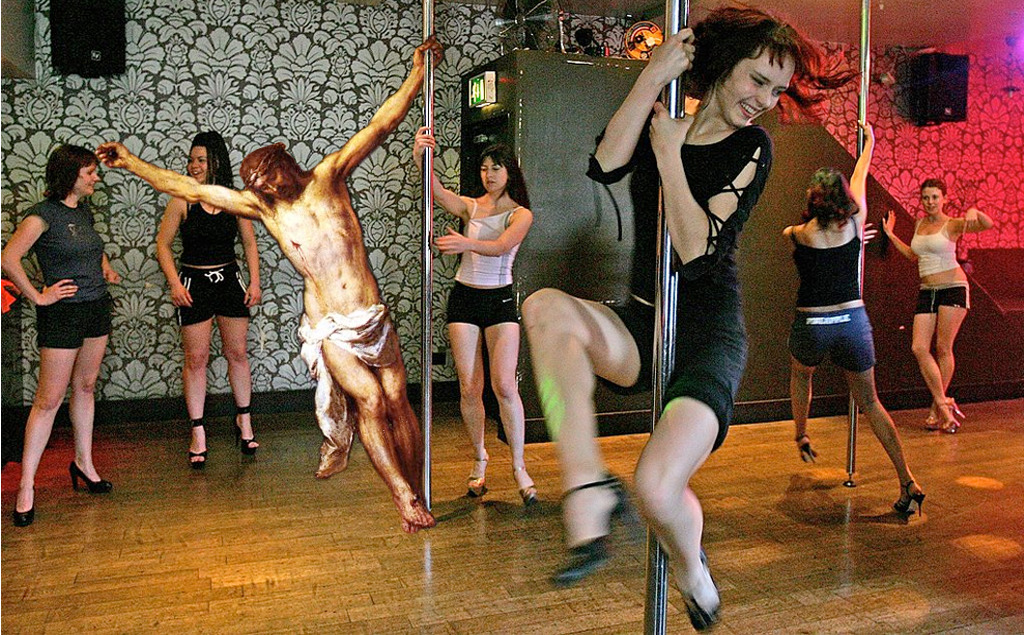 pissonacopcar's tweet photo. some of my favourite saviors:

#3: pole dancing class jesus.

#myfavoritesaviors #poledancingjesus #jesus https://t.co/O5uSQPUnXa