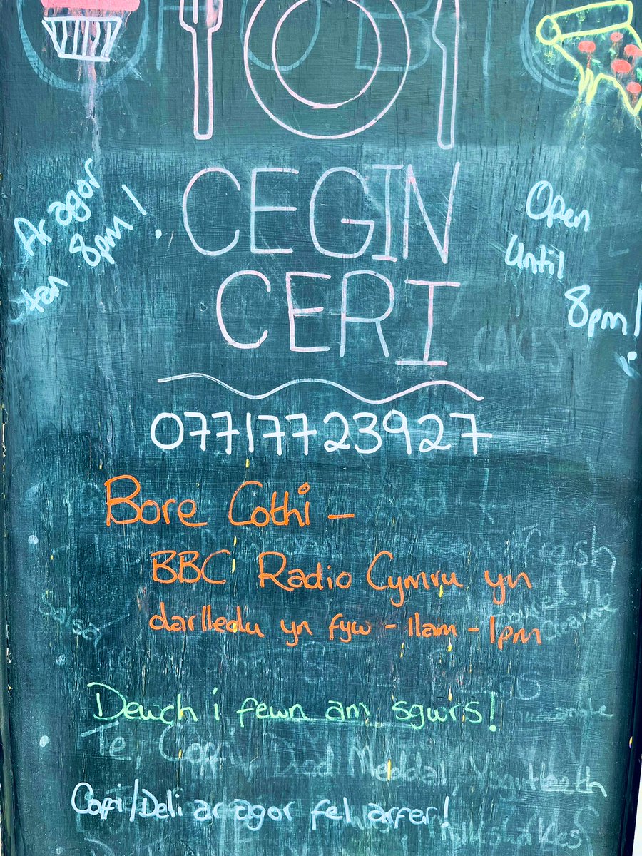 RealShanCothi's tweet photo. Reit! Co’r llunie o heddi yn dod! Bore Cothi @BBCRadioCymru Y BANC Penygroes - Diolch o galon am y croeso! Getho ni sbort a ag addysg hefyd! #borecothi #ardaith #penygroes #ybanc https://t.co/KFIPhIyhen