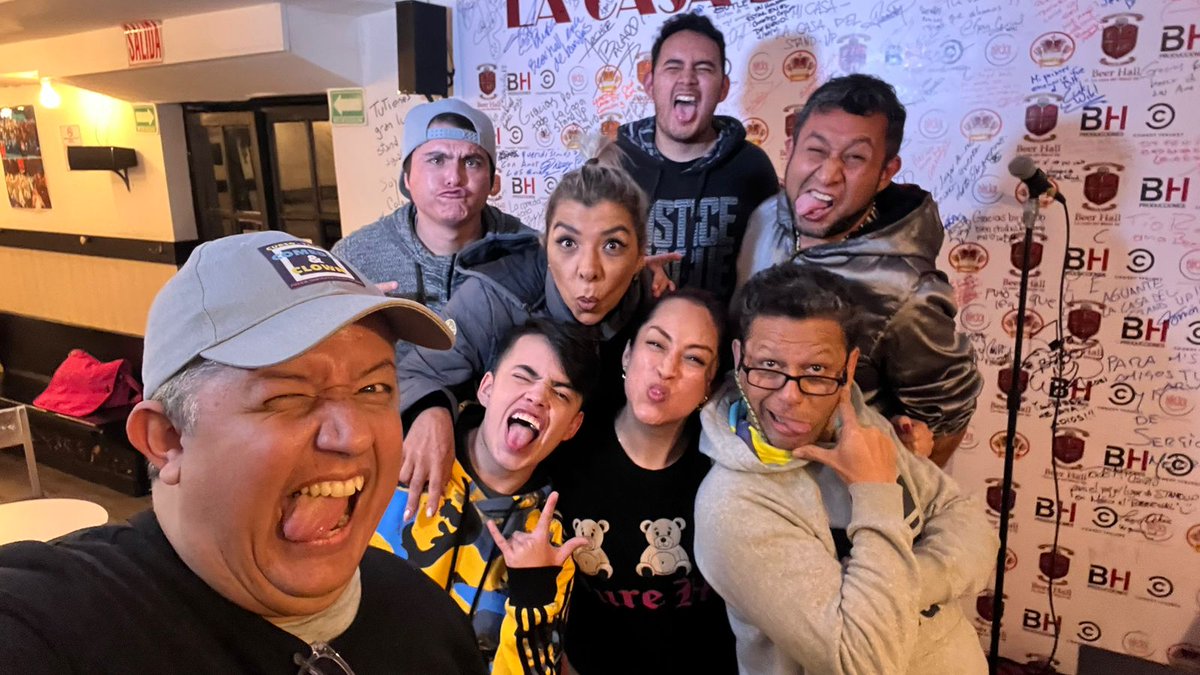 ComediayClown's tweet photo. Una súper divertida clase Comedia&amp;Clown ✅💯🇲🇽🔴🤡⭐⭐⭐⭐⭐ #juega #aprende #diviértete #standup #risas #standupcomedy #comedia #unmillennialde40 #boboelpayaso #risasmil #lacasadelstandup🎭 #StandUpComedy #StandupComedyMexico #Talleres #clownhospitalario #tallerescreativos https://t.co/hTBHzGEMMs