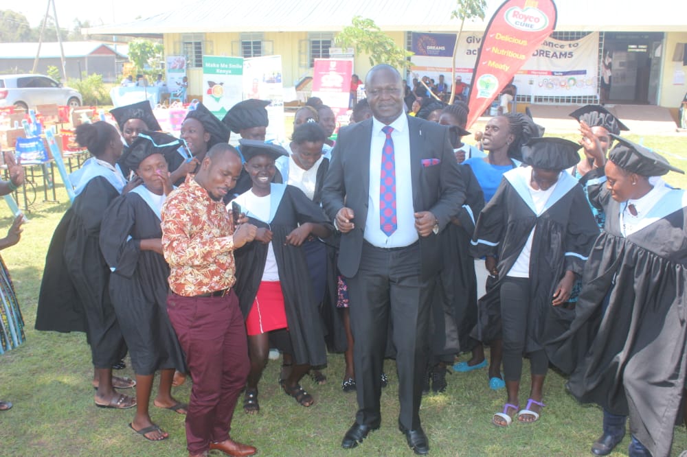 LindaOmollo2's tweet photo. As the world celebrated the international day of the Girl Child, @ProfOjiendaTom senator for Kisumu county joined the Make Me Smile fraternity in marking the auspicious day which happened to be  it's 3rd graduation day as well. https://t.co/jZFeAFdLg8