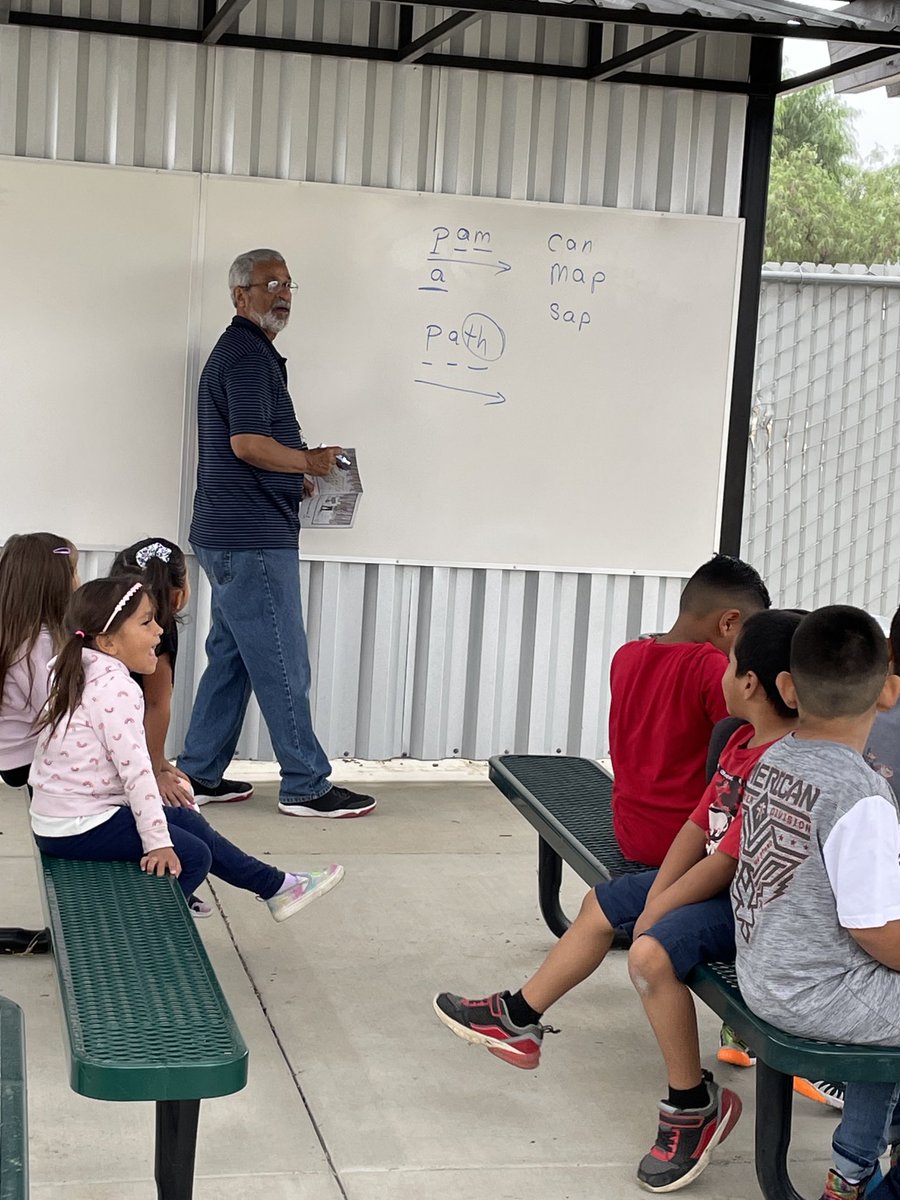 Enjoying learning outside in our “Gardens of the Galaxy” ⁦<a href="/Columbia_VVUSD/">Columbia Elementary</a>⁩ ⁦<a href="/CitraSchwabe/">Citra Schwabe</a>⁩ ⁦<a href="/misschristi25/">Christi Longoria</a>⁩