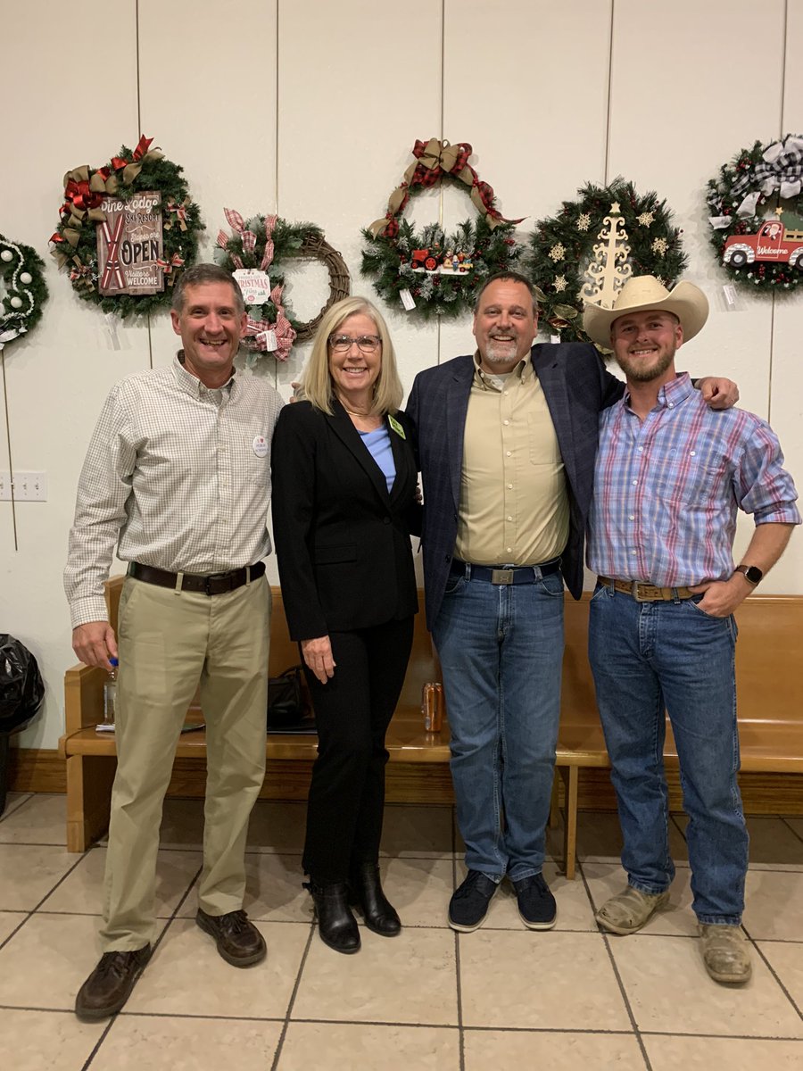 RobinsonIowa's tweet photo. “We never stop moving forward. We never stop making progress...What it takes is the courage to stand up and say let’s get some work done and let’s get Iowa back on it’s feet.”
That is what I closed with at the Jackson County Farm Bureau Farm Forum &amp; plan to do moving forward! https://t.co/XmlhHWVcHg