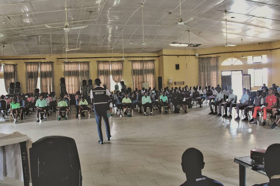 ondo_team's tweet photo. To assist the Owo community in recovering from the mental stress caused by the Owo massacre and to honour the #WorldMentalHealthDay , the #WHOOndoteam supported #FMCOwo mental health &amp; psychosocial team in sensitizing teachers &amp; students from 17 schools on mental health. https://t.co/Exrr5Tfe8b