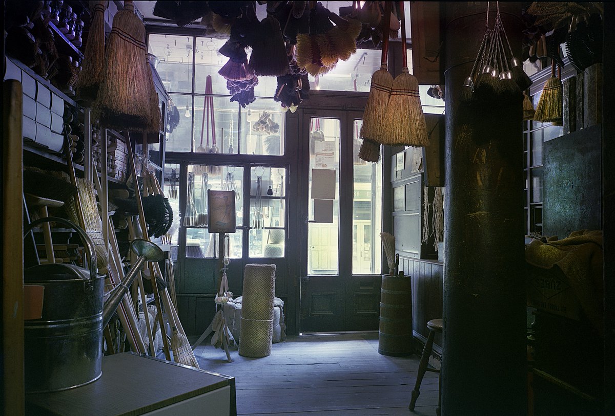 EdinCulture's tweet photo. We've got some pretty amazing photography shows coming up at the City Art Centre in the #Autumn  including 'Ron O'Donnell - Edinburgh: A Lost World'
Do you remember this iconic brush shop? #Edinburgh 

Ron O'Donnell, Robert Cresser, Brush Shop, Victoria Street, 1978. © the artist https://t.co/CM5xtTi5FQ