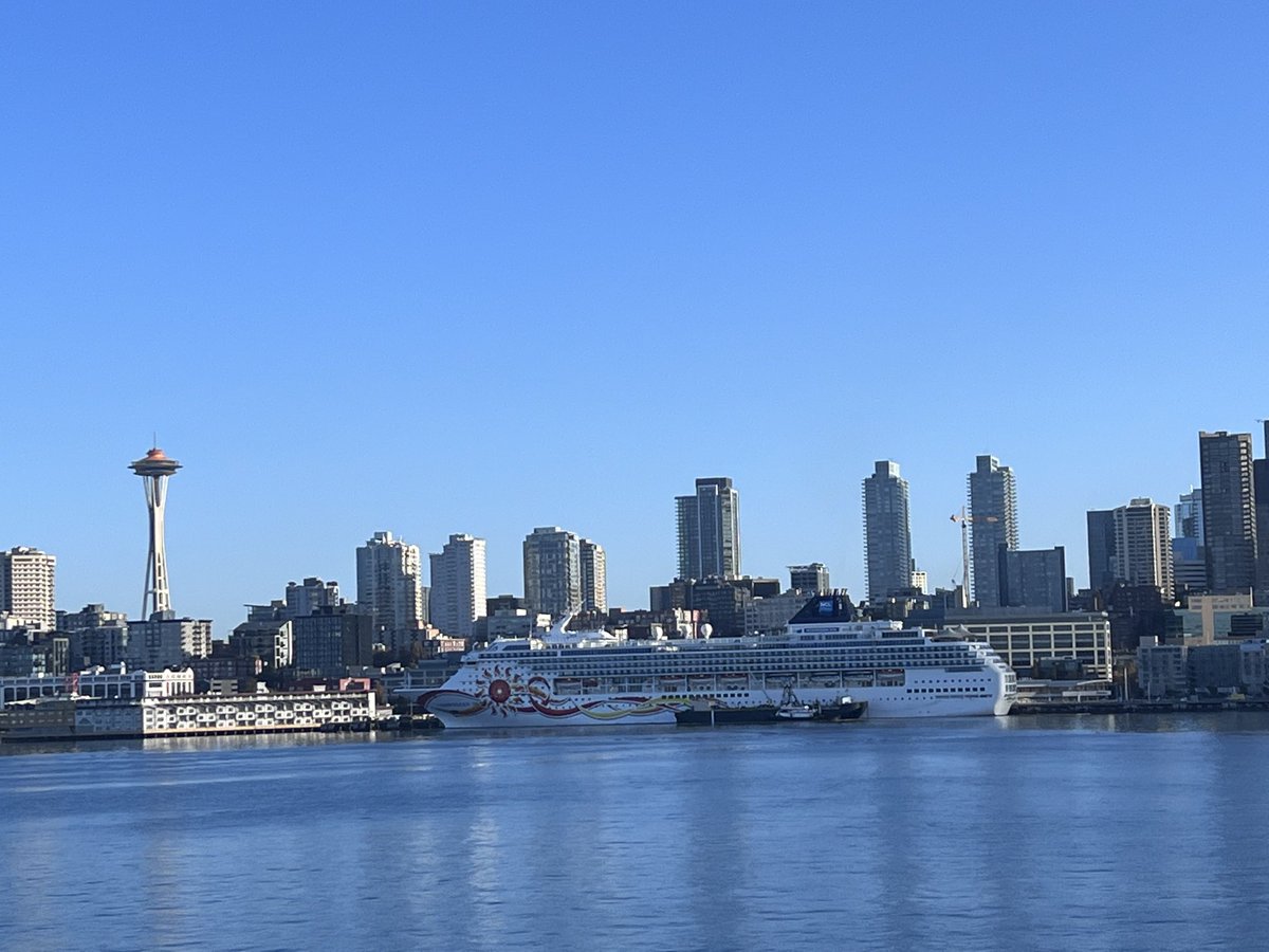 Holbrookinc's tweet photo. Enjoying the APTA conference this week in Seattle. I love travel! #APTATransform https://t.co/jHyajShDDa
