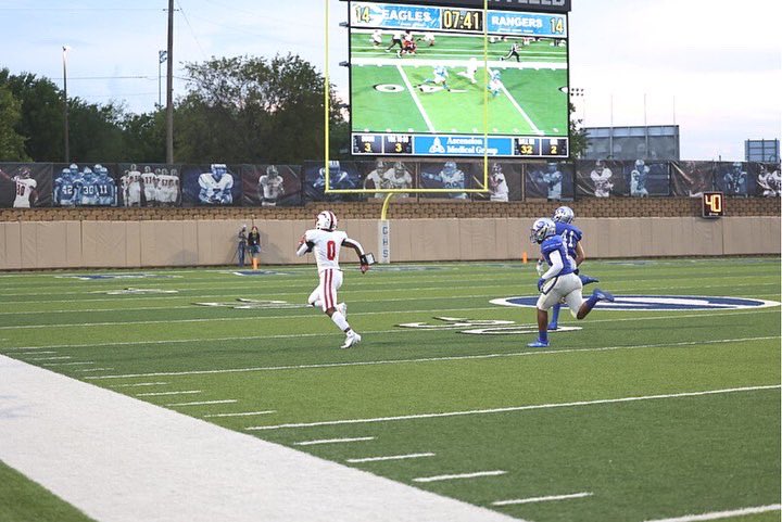 Tianmurray0's tweet photo. Got the #TD. Ready for the next ⏩
#Touchdown #txhsfb #juked #vrhs https://t.co/onwgIZYlKR