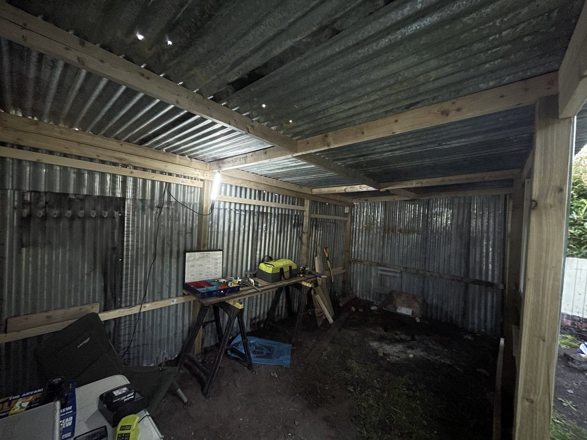 Well it’s been a while since my last tweet… I’m currently building my man cave out of a shed load of #recycled decking and #old #steel #sheeting, thought it best to use new screws though😬<a href="/maxreestore/">Max McMurdo</a> <a href="/woodlawcarvings/">woodlaw carvings</a> <a href="/MrNickKnowles/">Nick Knowles</a> <a href="/Trongupcycling/">Trong Designs</a>