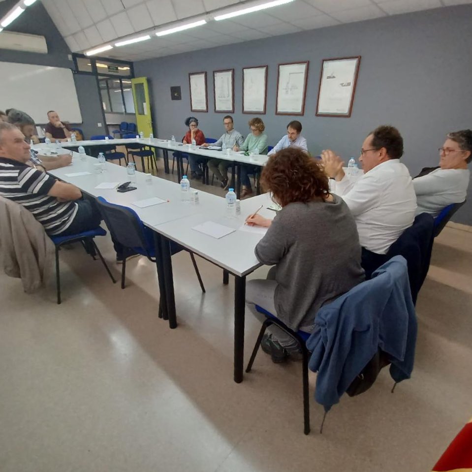 treballcat's tweet photo. El secretari @evbonet, @AriadnaRectoret i @3amanresa es reuneixen amb l’Associació Catalana d’Empreses de Treballs Forestals #ACETREF per parlar sobre les fortaleses i oportunitats del sector #forestal. L’acompanyen #ARESCAT i @fedboscat, @ctforestal https://t.co/gjmEwhyc9f