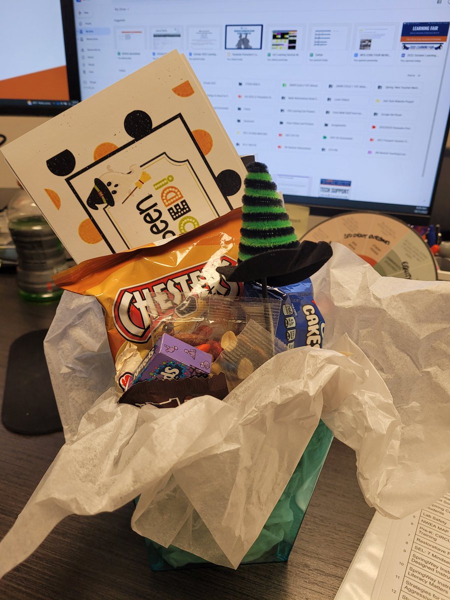 GranadosGalicia's tweet image. I&apos;ve been BOOED👻🎉🎁 #FallSpirit #FallFun #TagYouAreIt @SISD_TheForce @SISD_litcrew @rlc1908 🤔 trying to figure out who snuck in my office while I stepped out for 2 minutes! In the meantime, my turn to spread the joy 😊