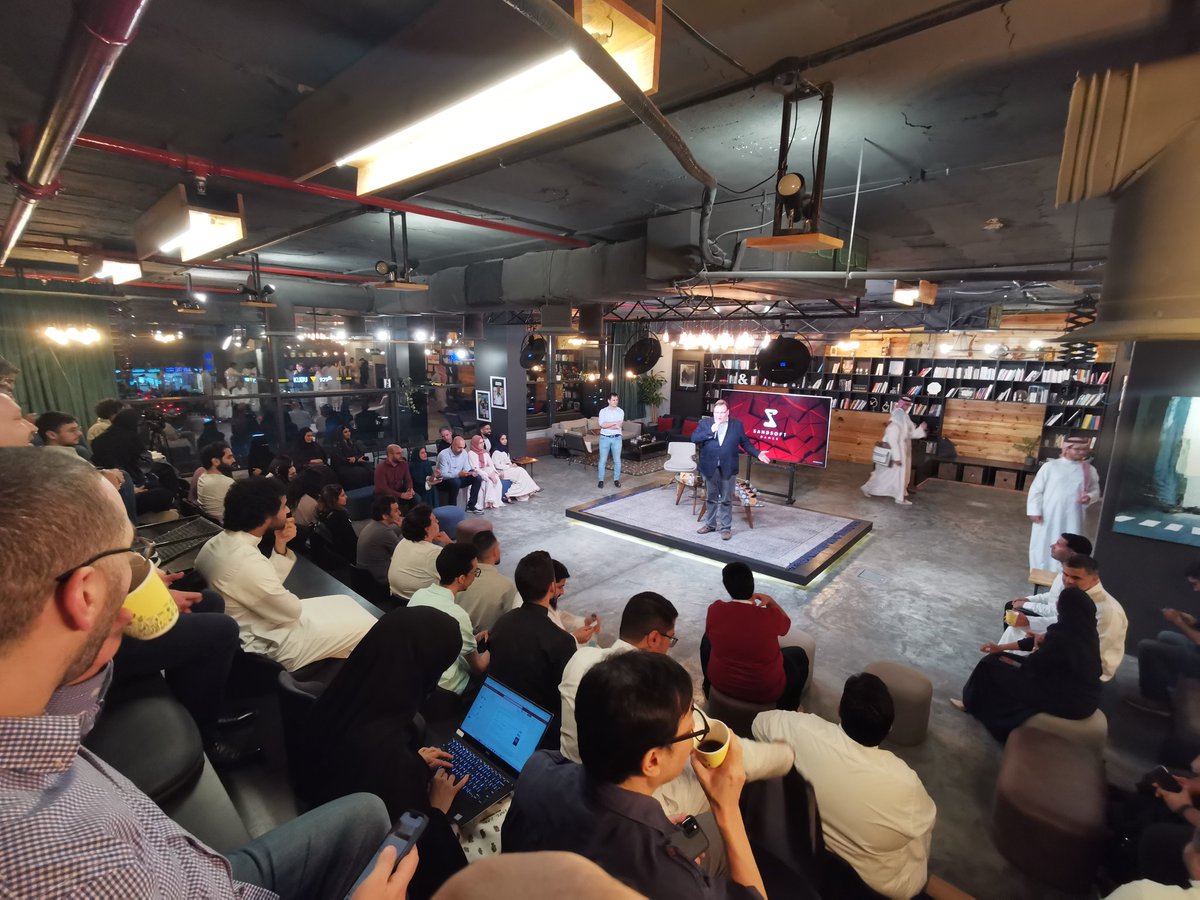 GamedevCorners's tweet photo. الآن لقاء مطوري الألعاب #igda بالرياض حيث يعرض استديو @SandsoftGaming مقدمة عن شركتهم وخططهم وألعابهم

وشكرا لفريق @_Nine66_
 لتنظيم هذه اللقاءات الشهرية
#gamedev #Nine66 #IGDA_Riyadh #مطوري_الألعاب https://t.co/N6rzoYAs4D https://t.co/pMNyXdGpaR