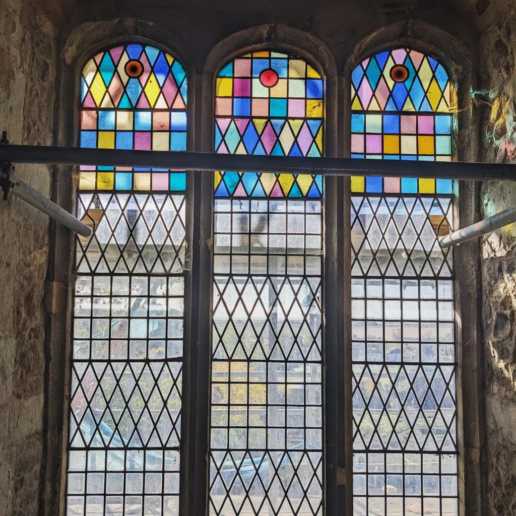 ashleyb3ll's tweet photo. Beautiful window spotting @StOsythEdCentre today https://t.co/5Qhck0EbGM