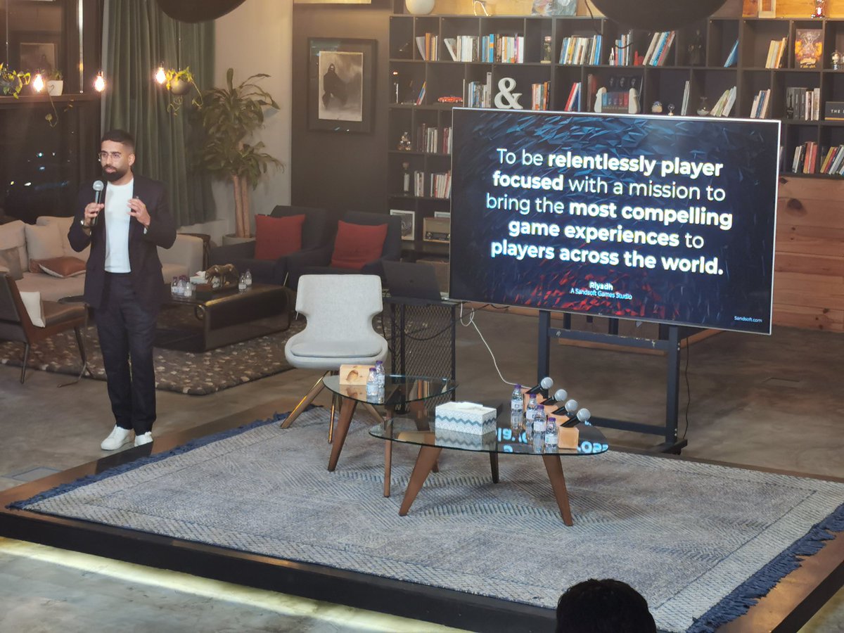 GamedevCorners's tweet photo. الآن لقاء مطوري الألعاب #igda بالرياض حيث يعرض استديو @SandsoftGaming مقدمة عن شركتهم وخططهم وألعابهم

وشكرا لفريق @_Nine66_
 لتنظيم هذه اللقاءات الشهرية
#gamedev #Nine66 #IGDA_Riyadh #مطوري_الألعاب https://t.co/N6rzoYAs4D https://t.co/pMNyXdGpaR
