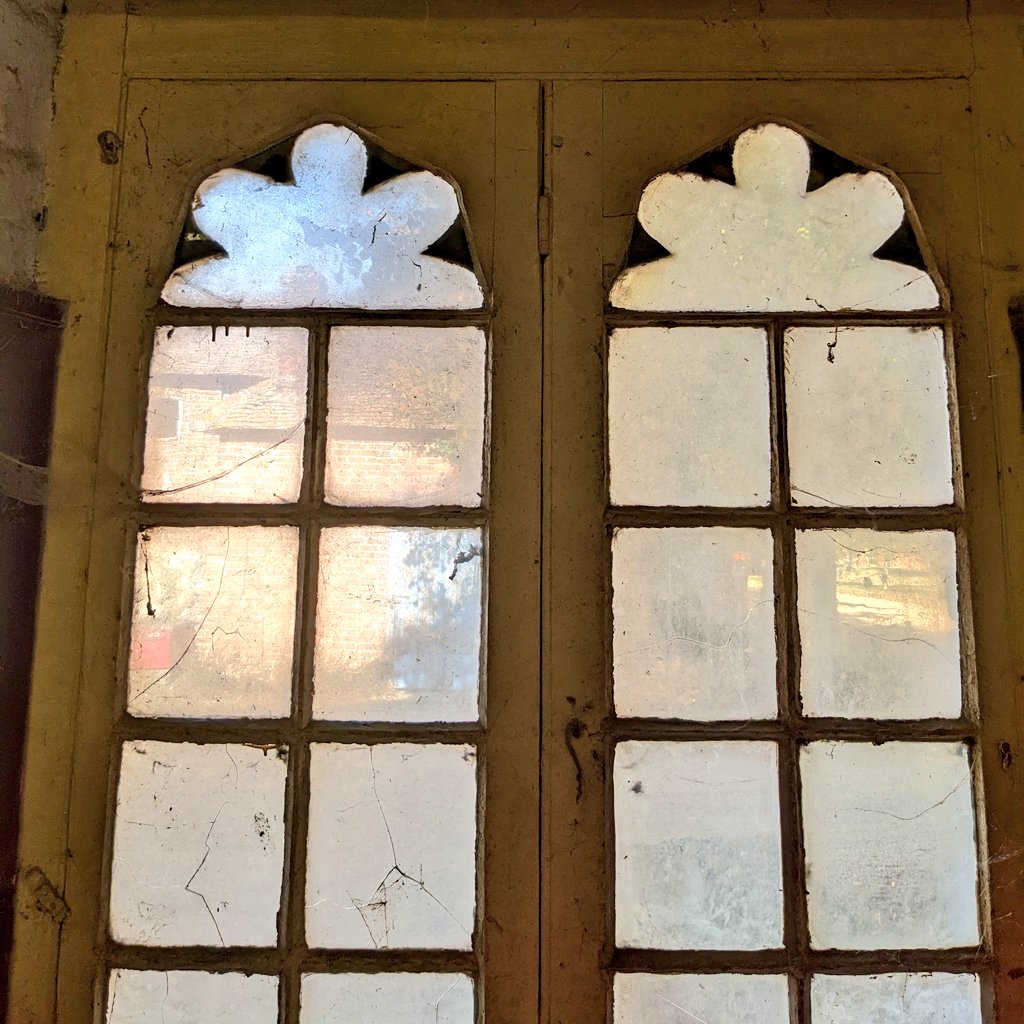 ashleyb3ll's tweet photo. Beautiful window spotting @StOsythEdCentre today https://t.co/5Qhck0EbGM