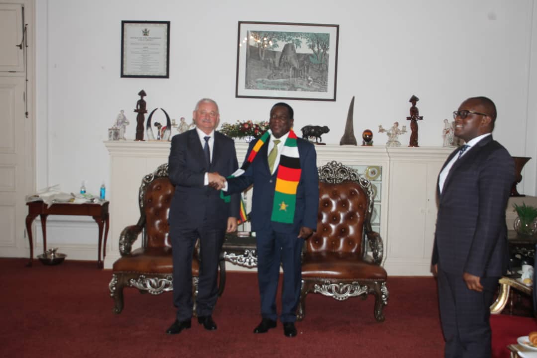 cleansheet1234's tweet photo. HE President Emmerson Mnangagwa received visiting Belarus Deputy Prime Minister, Honorable Piotr Parkhomchik at State House.
The Deputy Prime Minister has held bilateral consultations with the Ministry of Foreign Affairs and International Trade, Ministry of Industry and Commerce https://t.co/7IIbDzDXNe