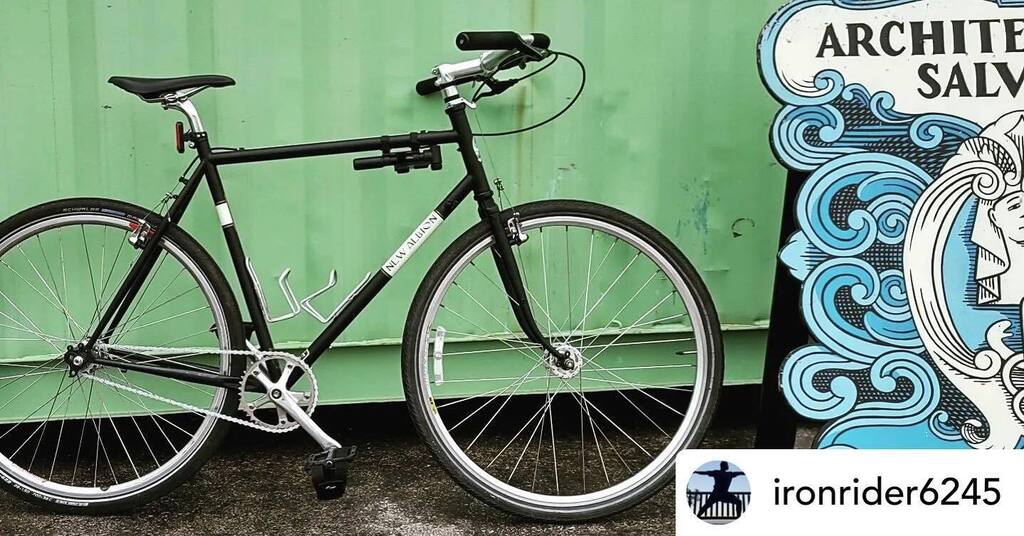 Privateer frame built up as fixed gear. 👍

Posted <a href="/withrepost/">Repost app</a> • @ironrider6245 Fixie now better than ever. instagr.am/p/CjlJ9rGpvap/