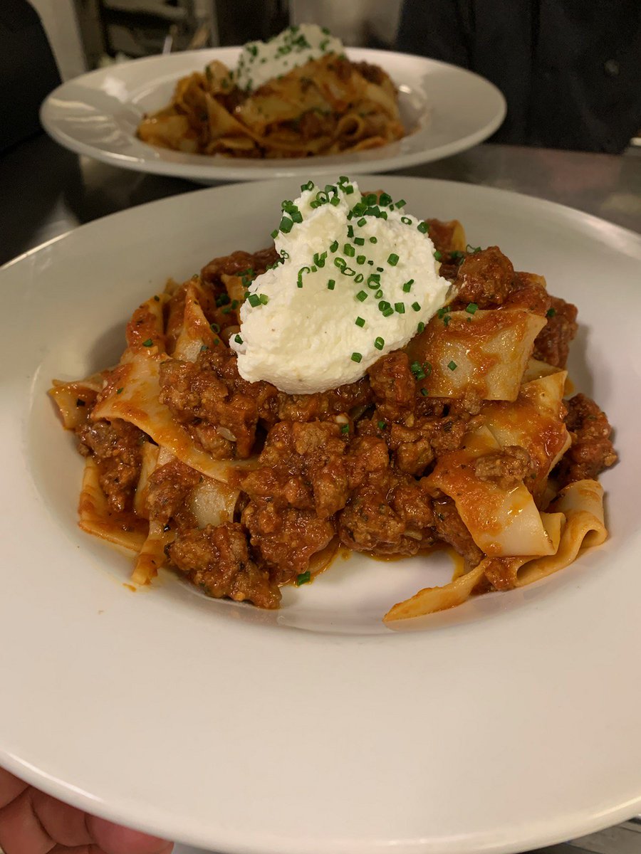 TOFacultyClub's tweet photo. Come on in for our weekly bistro menu! This week’s menu includes dishes such as our Kale and Fennel Vegan “Caesar” Salad, Grilled Calamari and Lamb Bolognaise. The Faculty Club’s bistro menu changes every week to reflect seasonality. Don’t miss out on these delicious offerings! https://t.co/XmSdMfdNrI