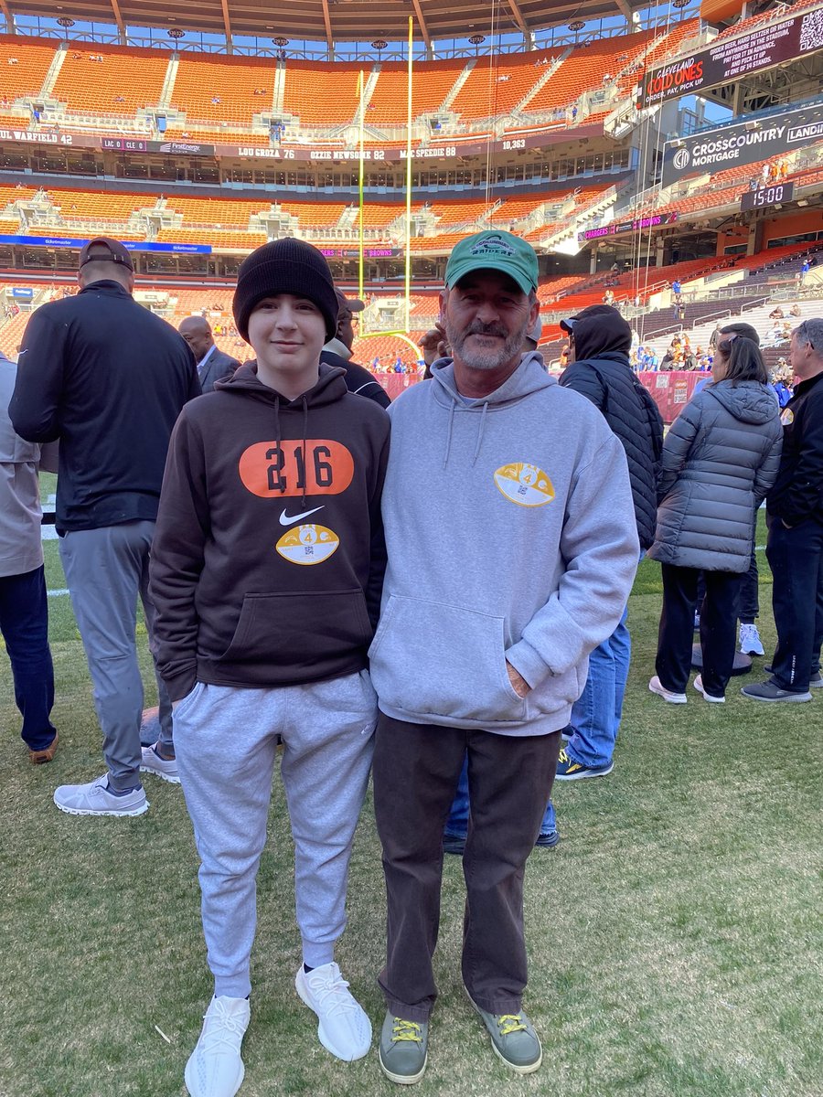 Gina Herhuth (@gherhuth) on Twitter photo Thank you so much <a href="/UHRainbowBabies/">UH Rainbow Babies</a> Jake and Mike had a great time on Sunday. I wish the outcome of the game would have been different, but so happy Jake got out of the house for a day of fun.
β€οΈππ Thank you so much <a href="/UHRainbowBabies/">UH Rainbow Babies</a> Jake and Mike had a great time on Sunday. I wish the outcome of the game would have been different, but so happy Jake got out of the house for a day of fun.
β€οΈππ