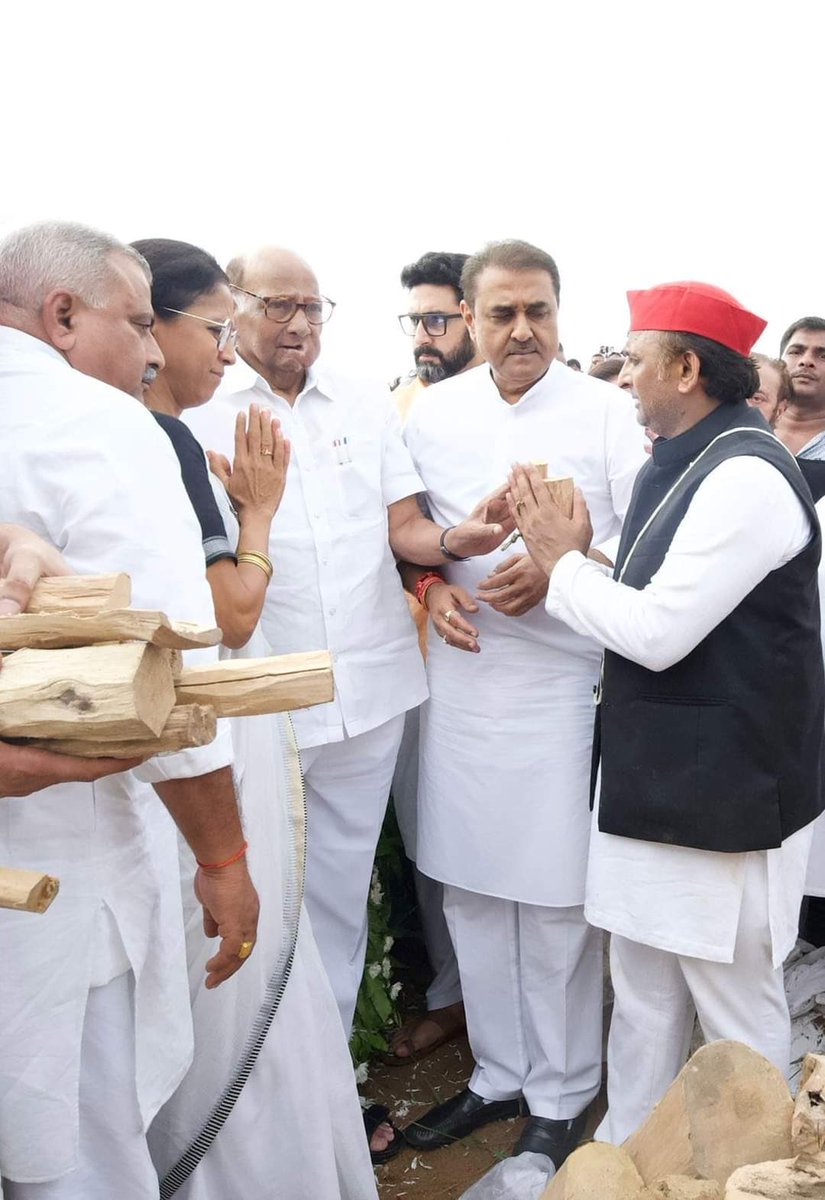 DrSeemaMalik's tweet photo. एनसीपी के वरिष्ठ नेताओं ने भी आदरणीय मुलायम सिंह यादव को श्रद्धांजलि दी ,अलविदा 'नेताजी'🙏
@NCPspeaks
@NCP_NMCspeaks @PawarSpeaks @praful_patel @supriya_sule
@yadavakhilesh @samajwadiparty
#Mulayamsinghyadav
#RIPNetaji https://t.co/V5DVky96wJ