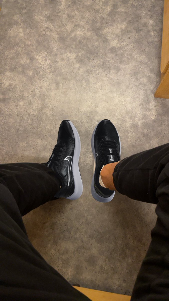 Bu sprint Augmented Reality ile ayakkabıları direk ayağınızda görebileceğiniz iş geliştirdik. Mağazadaki çekecekleri toplatıyoruz :)