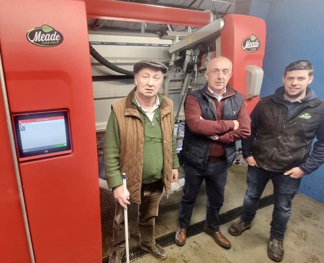 Best of luck to Philip Meade Snr and the team at the  @MeadePotatoCom on the start up of their 2nd Lely Astronaut A5! 
Top class pasture based dairy business with a focus on cow comfort &amp; high health ! 
#LelyMullingar
#RoboticMilkingSpecialists