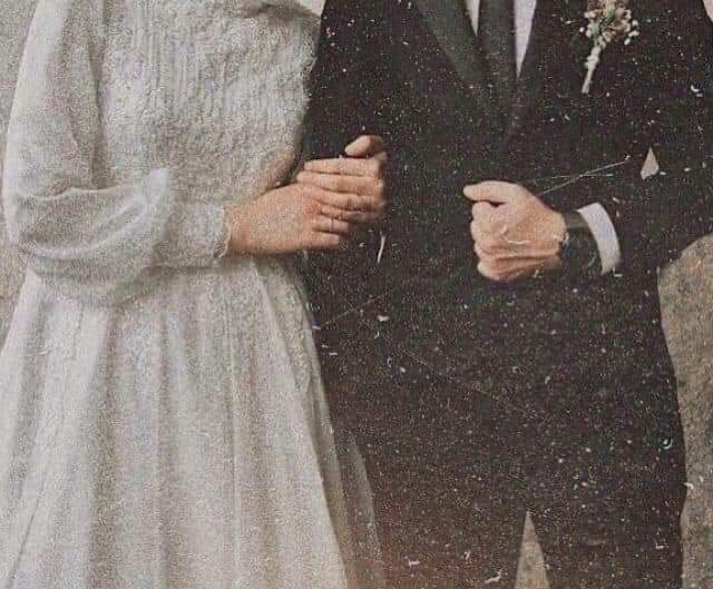 "El amor debe ser educado, o aprendido... el amor cuesta trabajo y no es fácil"

San Juan Pablo II