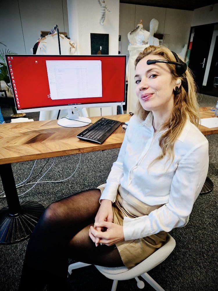EliseCaluwaerts (@elisecaluwaerts) on Twitter photo Gathering brainwave data for the research that is part of our #operaonbrainwaves performance <a href="/JasnaRok/">Jasna Rok Lab</a> #universiteitantwerpen #tech #opera Gathering brainwave data for the research that is part of our #operaonbrainwaves performance <a href="/JasnaRok/">Jasna Rok Lab</a> #universiteitantwerpen #tech #opera