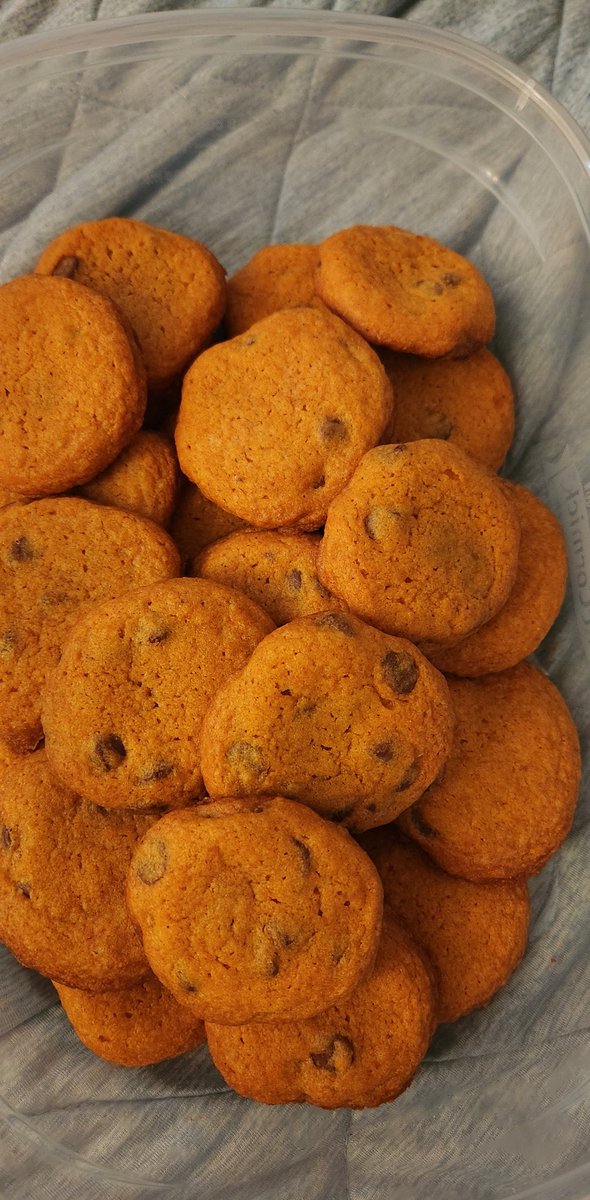 smosmo87's tweet photo. Pumpkin Chocolate Chip Cookies 🍪 🎃
#pumpkin #chocolate #chocolatechipcookies #chocolatechip #cookies #pumpkincookies #baking #bakedgoods #fall #halloween #pumpkins #snickerdoodle #snickerdoodlecookies #cookies #pumpkin #pumpkinspice #fall #autumn https://t.co/In3S9SNBka