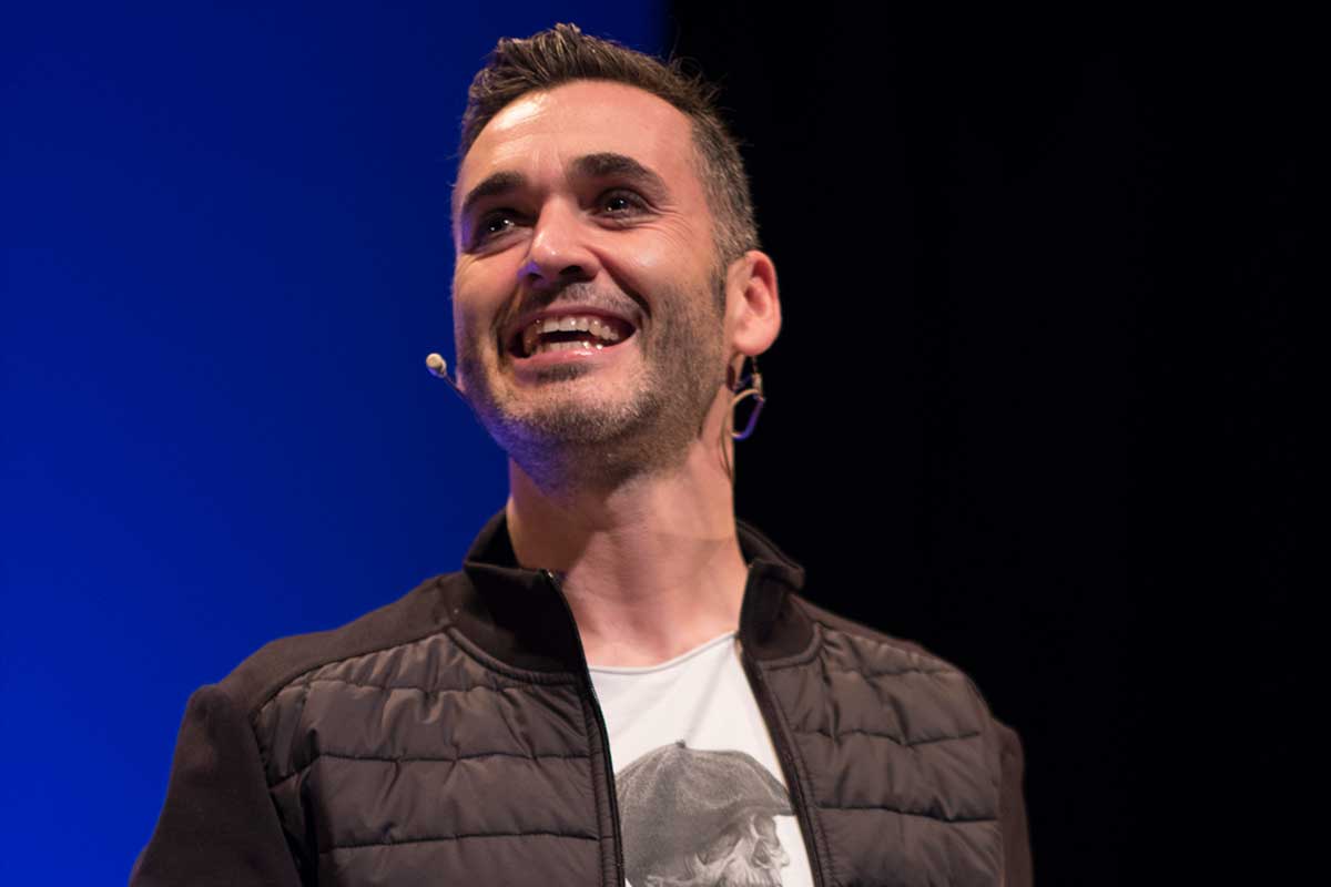 PROMO - 'Muerto de risa' 😂

El cómico <a href="/magoKARIM/">karim</a> te espera en los <a href="/TeatrosLuchana/">Teatros Luchana</a> con este show que rinde homenaje a la comedia y a los grandes cómicos de todos los tiempos. 

🤑Hazte ahora con descuento 👉 bit.ly/3zcQj97