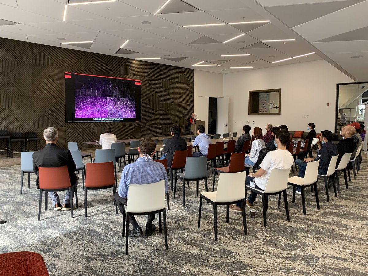 Put on real pants today 😝 to support the <a href="/LeicaMicro/">Leica Microsystems</a> Imaging Innovations Workshop at the new Stanford Research Park. Kicking things off with a portfolio talk by Evan Darling.