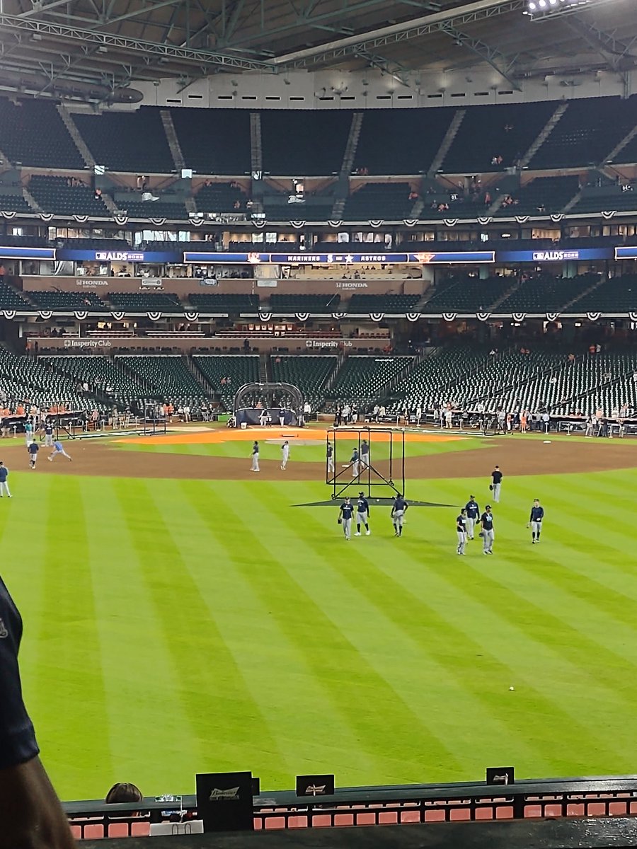 goodeywrites's tweet photo. WHAT'S UP FELLAS!
#ALDS #Mariners #Postseason #Seausrise https://t.co/XzjARlkFJ3