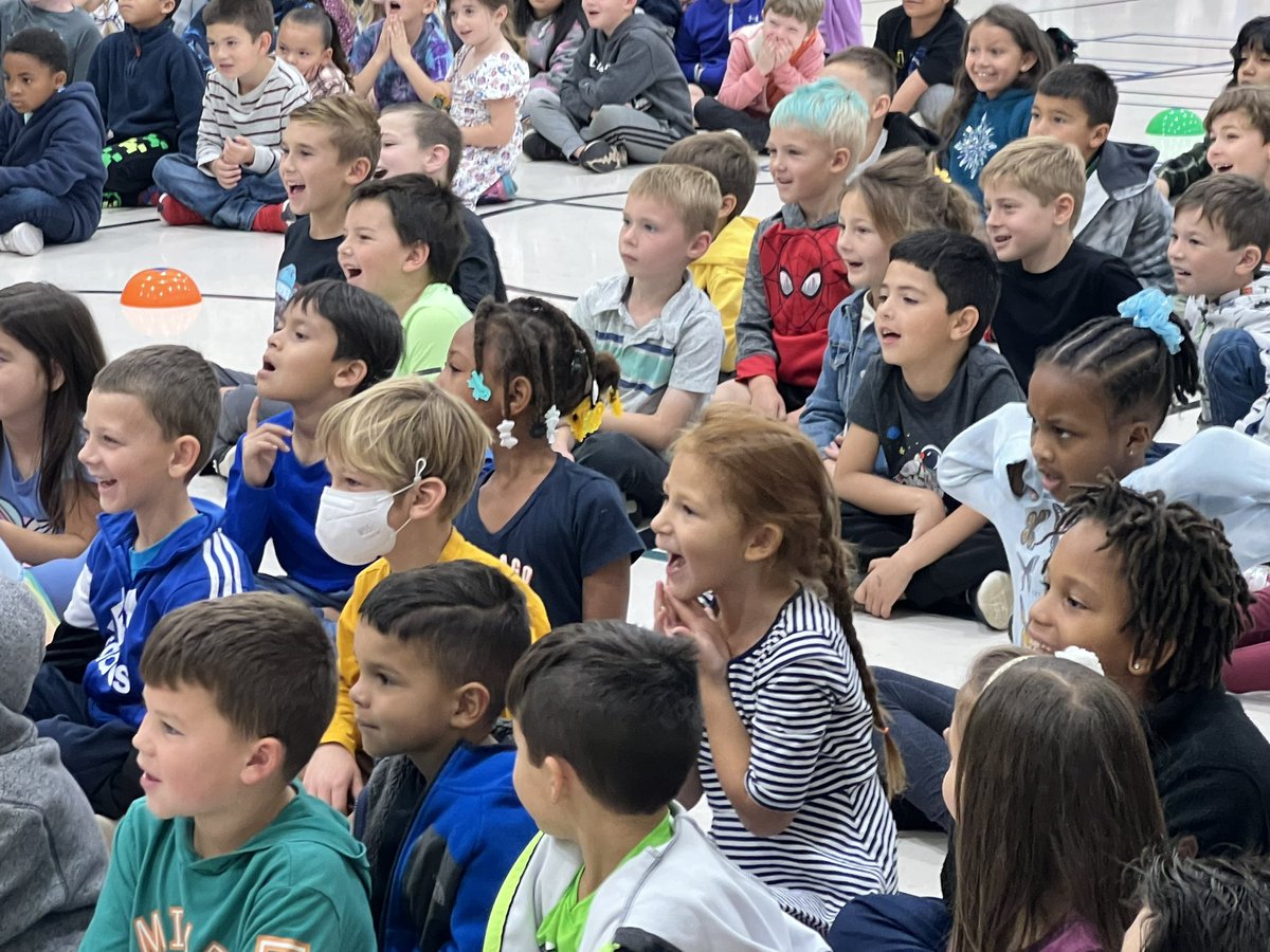 Central_ES_202's tweet image. 💚💪🏽💚Students learned to Never give up, Encourage others, and Do your best @thenedshows assembly. Thank you to our PTO for purchasing the assembly for every student at Central Elementary! Check out those smiles! 😁💚😁
#goalsetting 
#yoyotricks